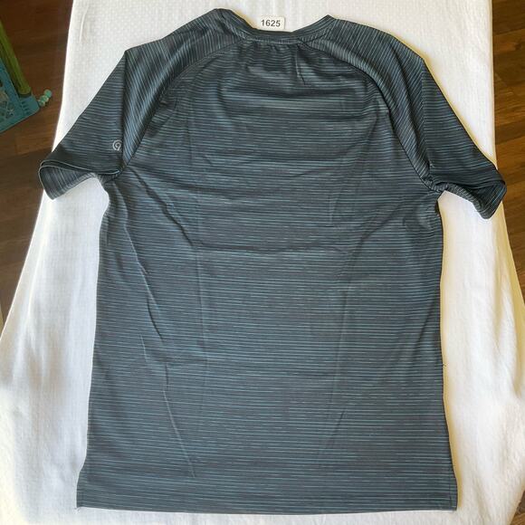 Champion Women’s Short Sleeve Screw Neck Sport T-shirt size M, Blue Stripes - Picture 6 of 6